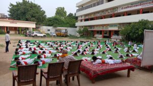 वैदिक युवा चरित्र निर्माण शिविर में उत्साहपूर्वक मनाया गया अंतर्राष्ट्रीय योग दिवस